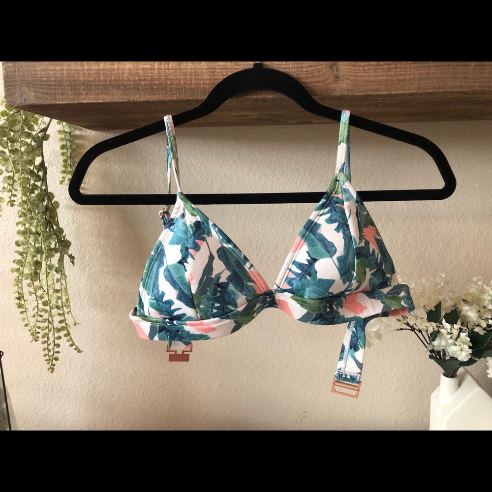 BRAND NEW bikini top